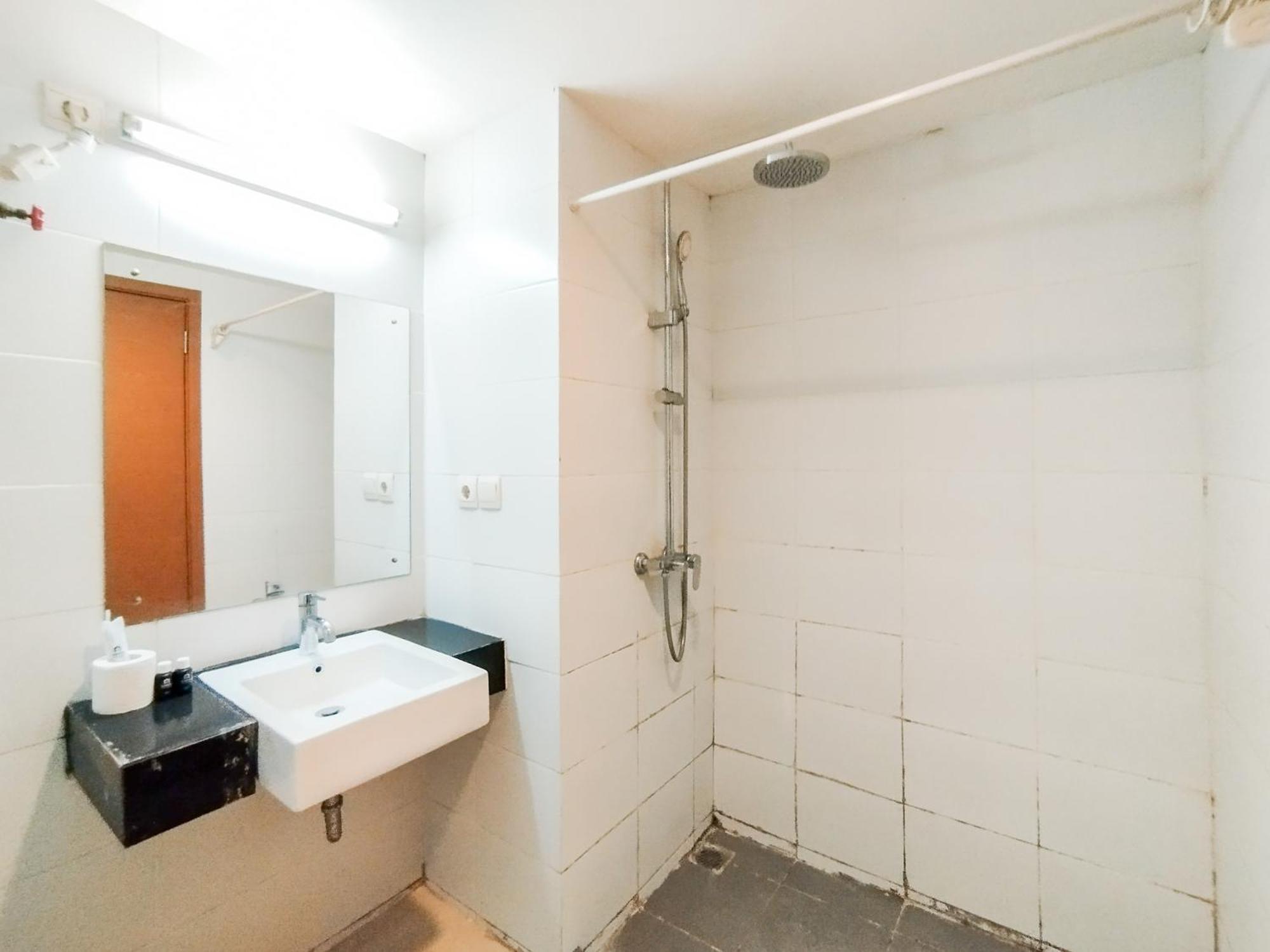 Simply And Comfy Studio Room Apartment Beverly Dago By Travelio Bandung Kültér fotó
